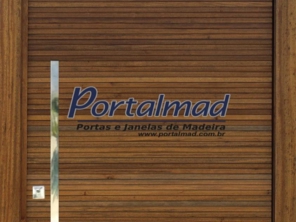Porta de madeira ripada - Alto padrão