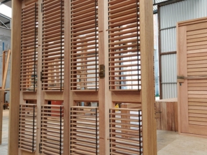 Venezianas articuladas de madeira - Veneziana móvel - Shutters