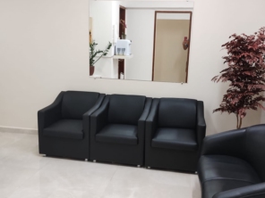Piso de porcelanato com poltronas para maior conforto dos nossos paciente!
