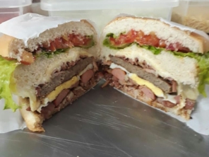 Foto de Mica Lanches em Botucatu, SP por Solutudo
