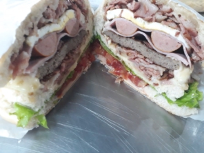 Foto de Mica Lanches em Botucatu, SP por Solutudo