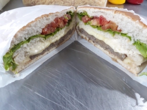 Foto de Mica Lanches em Botucatu, SP por Solutudo