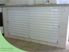 Foto de Estilo Glass Envidraçamento em Bertioga, SP por Solutudo