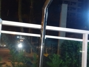Foto de Estilo Glass Envidraçamento em Bertioga, SP por Solutudo