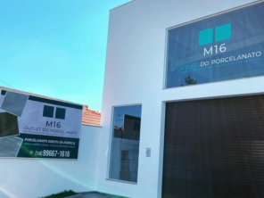 Foto de M16 Outlet do Porcelanato em Botucatu, SP por Solutudo