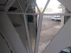 Foto de RRA vidraçaria em Avaré, SP por Solutudo