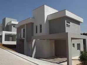 Foto de Construtora Pórtico em Botucatu, SP por Solutudo
