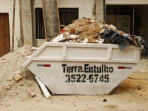 Foto de Terra e  Entulho em Teófilo Otoni, MG por Solutudo