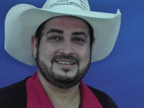 Foto de Locutor Fábio Rodrigues Divulgações em Janaúba, MG por Solutudo