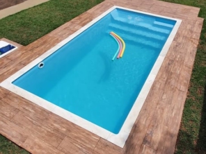 Foto de Splash by iGUi Piscinas Botucatu em Ninho Verde II Eco Residence, SP por Solutudo