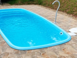 Foto de Splash by iGUi Piscinas Botucatu em Ninho Verde II Eco Residence, SP por Solutudo