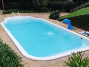 Foto de Splash by iGUi Piscinas Botucatu em Ninho Verde II Eco Residence, SP por Solutudo
