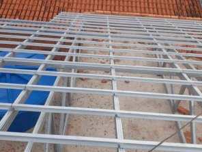 Foto de Hidroaço em Ninho Verde II Eco Residence, SP por Solutudo