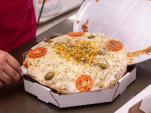 Foto de Pizza da Hora em Santa Cruz do Rio Pardo, SP por Solutudo