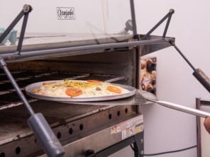 Foto de Pizza da Hora em Santa Cruz do Rio Pardo, SP por Solutudo