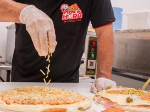 Foto de Pizza da Hora em Santa Cruz do Rio Pardo, SP por Solutudo