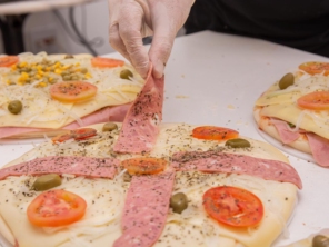 Foto de Pizza da Hora em Santa Cruz do Rio Pardo, SP por Solutudo