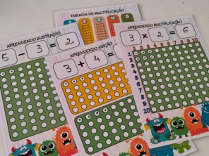 Aprender matemática pode ser divertido! Atividades reutilizáveis para a criança praticar, apagar e fazer novamente.