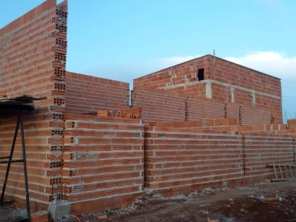 Foto de César Souza - Construtor - Pinturas - Elétricas - Piscinas em Botucatu, SP por Solutudo