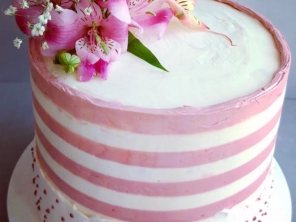 Foto de Que Seja Cake by Livia Peres - Confeitaria em Vila Velha, ES por Solutudo
