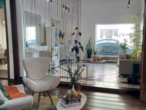 Foto de Studio Essencia em São Manuel, SP por Solutudo