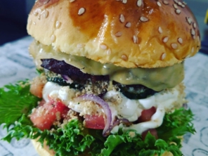 Foto de BALBÚRDIA LANCHES E HAMBURGUERES em Santa Cruz do Rio Pardo, SP por Solutudo