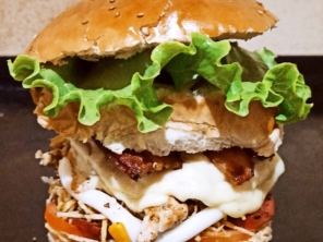 Foto de BALBÚRDIA LANCHES E HAMBURGUERES em Santa Cruz do Rio Pardo, SP por Solutudo