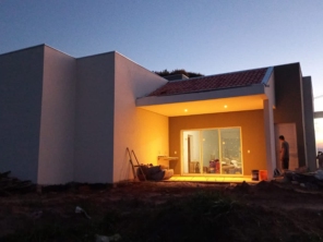 Foto de RD Construtora em Ninho Verde II Eco Residence, SP por Solutudo