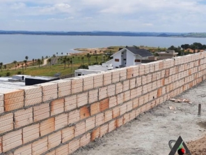 Foto de Avior Construtora em Santa Bárbara Resort Residence, SP por Solutudo