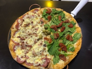 Foto de Dgusta Pizzaria em Bauru, SP por Solutudo
