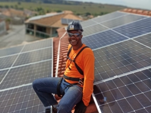 Foto de ENSOLED Energia Renovável em Paulínia, SP por Solutudo