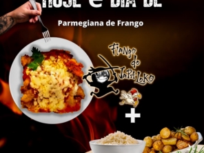 Filé de frango á parmegiana empanado com farinha panko, coberto com queijo muçarela, molho concassé feito com tomates frescos, batatas rústicas e arroz branco ou galinhada.