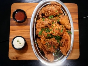 Porção de frango a passarinho(pedaços de coxa e sobrecoxa picado)