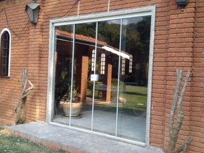 Foto de M.A vidraçaria e esquadrias em Itupeva, SP por Solutudo