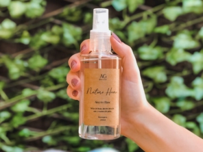 Homespray é ideal para borrifar nos ambientes e perfumar a casa a qualquer momento, também é capaz de remover odores.

A fragrância Alecrim Blanc transmite leveza e elegância, consiste herbal cítrico com notas de perfume torna o ambiente agradável! 

Seu aroma é inspirado no Alecrim de Le Lis Blanc.
Aroma estimula a memória e ajuda a aliviar o cansaço mental na falta de concentração e criatividade.
