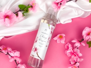 Água de Lençóis é capaz de renovar as suas peças criando uma sensação de bem estar e aconchego, pode ser usada em lençóis, cortina, estofados e roupas em geral.

O aroma Cherry Blossom consiste em um floral frutado levemente amadeirado, remeta a harmonia e paz.

Um dos nossos lideres de venda ;).