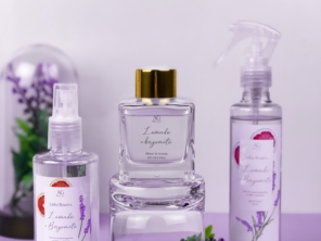 O kit contém um Difusor de Aromas, Homespray e Água de lençóis, ideal para perfumar qualquer ambiente de sua casa. 

O aroma de lavanda e bergamota consiste em um floral aromático com notas de perfume, transmitindo tranquilidade e paz.