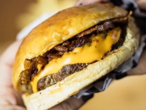 Foto de Dom Kim Hamburgueria Delivery em Bauru, SP por Solutudo