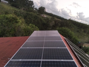 Foto de PROJEVOLT ENERGIA SOLAR em Viamão, RS por Solutudo