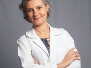 Dr. Flávia Senna