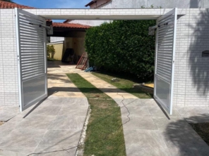 Foto de T&D vidros e esquadrias em Caraguatatuba, SP por Solutudo