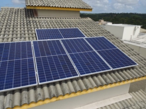 Foto de Roof Energia Solar em Lauro de Freitas, BA por Solutudo