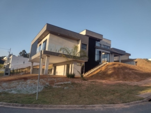 Foto de R&J Esquadrias em São Paulo, SP por Solutudo
