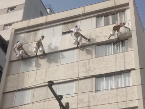 Foto de Águia Fachadas em São Paulo, SP por Solutudo