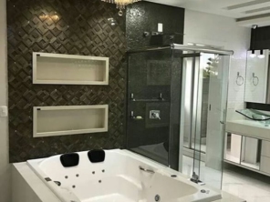 Foto de Amazon SPA - Loja Batel em Curitiba, PR por Solutudo