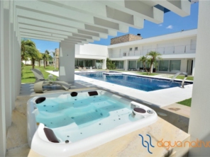 Foto de Amazon SPA - Loja Batel em Curitiba, PR por Solutudo