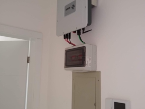 Foto de House Solar Energia Solar Fotovoltaica em Patos de Minas, MG por Solutudo