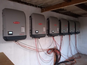 Foto de House Solar Energia Solar Fotovoltaica em Patos de Minas, MG por Solutudo
