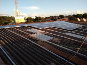 Foto de House Solar Energia Solar Fotovoltaica em Patos de Minas, MG por Solutudo