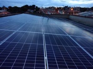 Foto de House Solar Energia Solar Fotovoltaica em Patos de Minas, MG por Solutudo